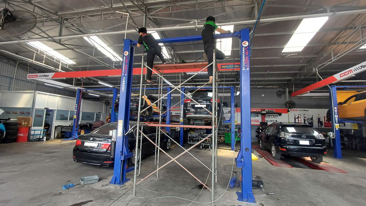 Lặp đặt cầu nâng 2 trụ ô tô
